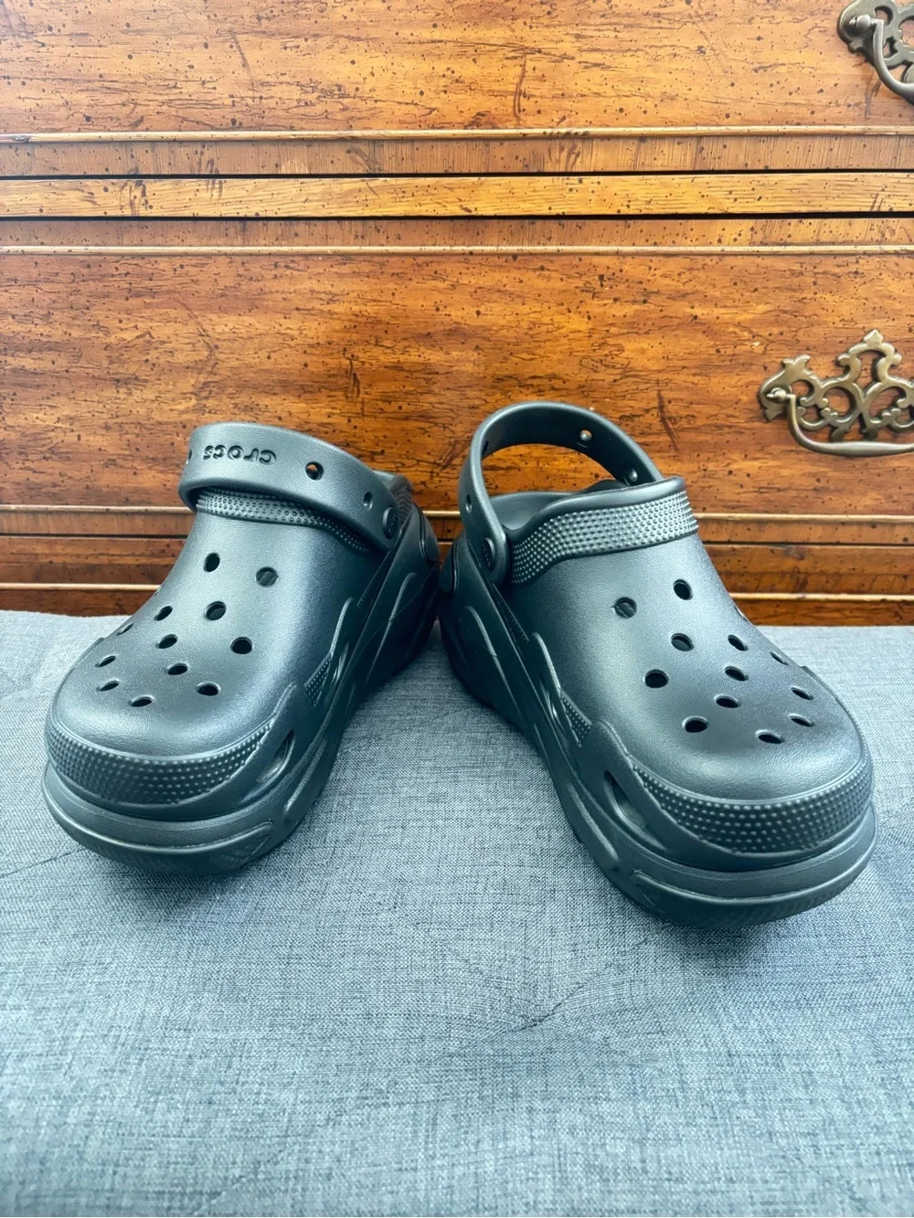 CROCS BUBBLE CRUSH CLOG in TRIPLE BLACK, size M7/W9